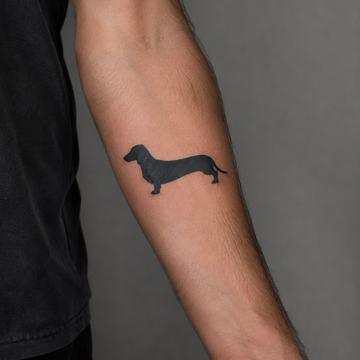 Minimalistisches Dackel‑Tattoo