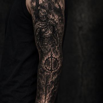 Düsteres Schwarz-Grau-Sleeve im Dark-Souls-Stil