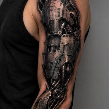 Realistisches Cyberpunk‑Biomechanik‑Sleeve am Oberarm