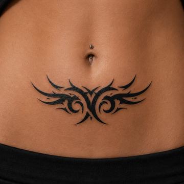 Tribal Tattoo am Bauch