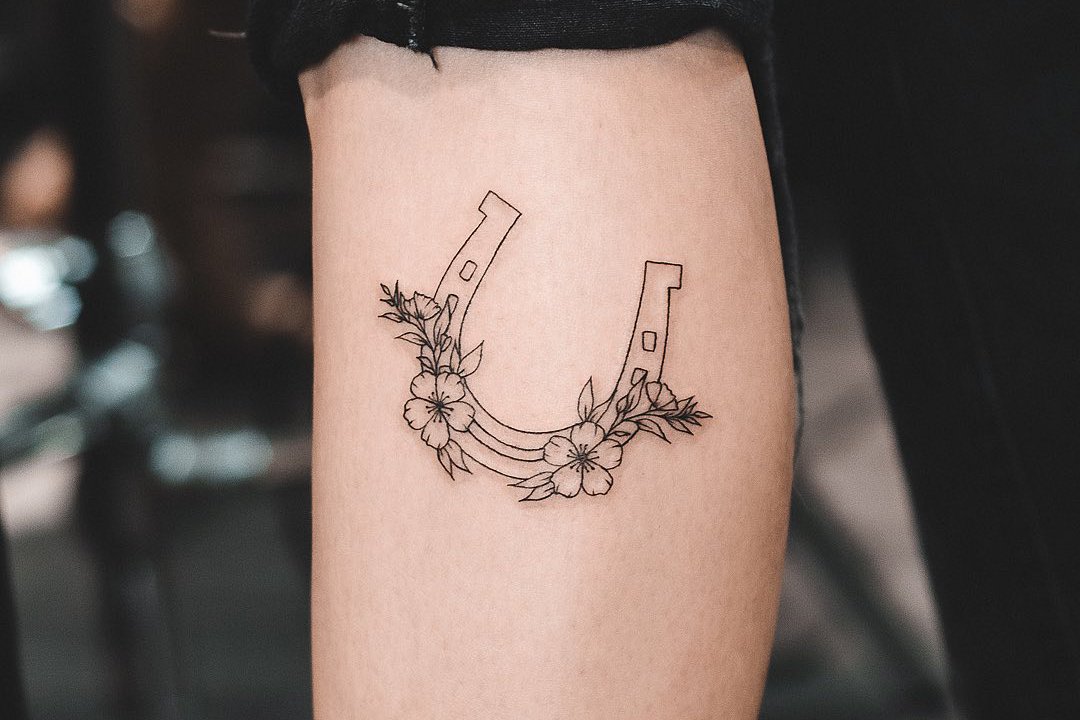 Horseshoe-tattoo.jpg