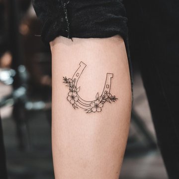 Horseshoe-tattoo.jpg