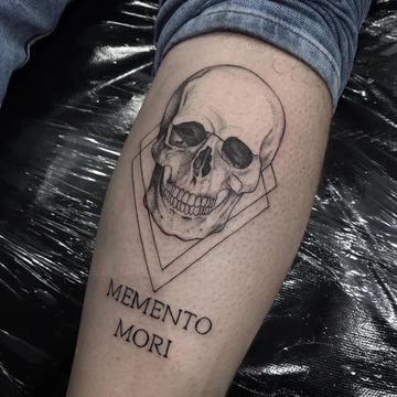 Memento-Mori-Tattoo für Männer