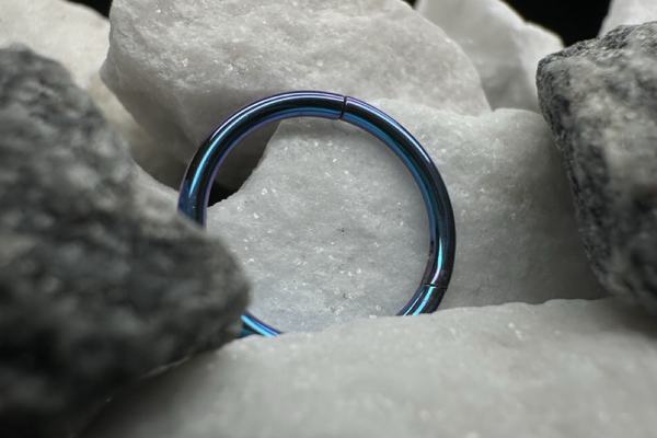 Schmuck für das Nostril Piercing