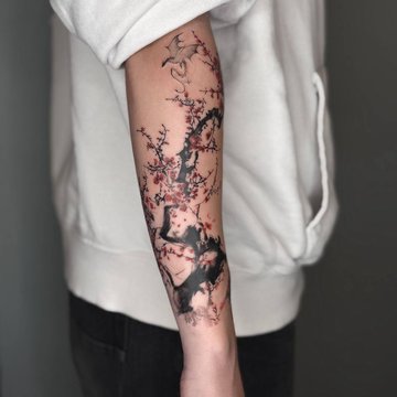 Buntes Tattoo am Arm