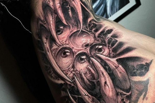 Monster-Eyes-Bio-organic-Tattoo-875x1024