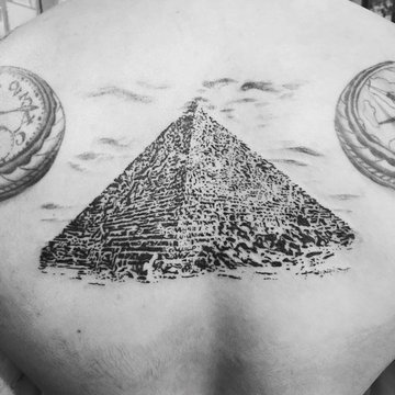 The-Great-Pyramid-Tattoo-Design-on-Back.jpg