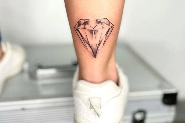 What-does-a-diamond-tattoo-mean