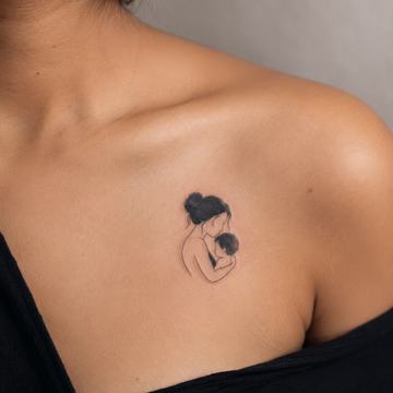 Mutter-Tochter-Tattoo mit Mutter-Kind-Silhouette