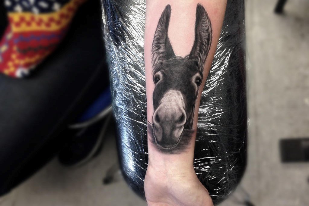 donkey_tattoo_by_atomiccircus_d9pe3fy-fullview.jpg