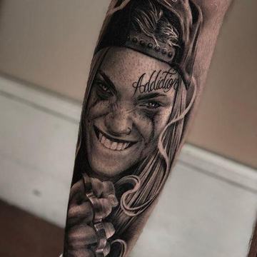 Chicano Porträt Tattoo am Arm
