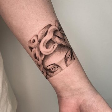 medusa-dotwork-tattoo-astana