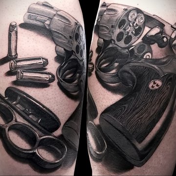тату-револьвер-на-бедре-16.02.2021-№0007-revolver-tattoo-on-hip-tatufoto.com-.jpg